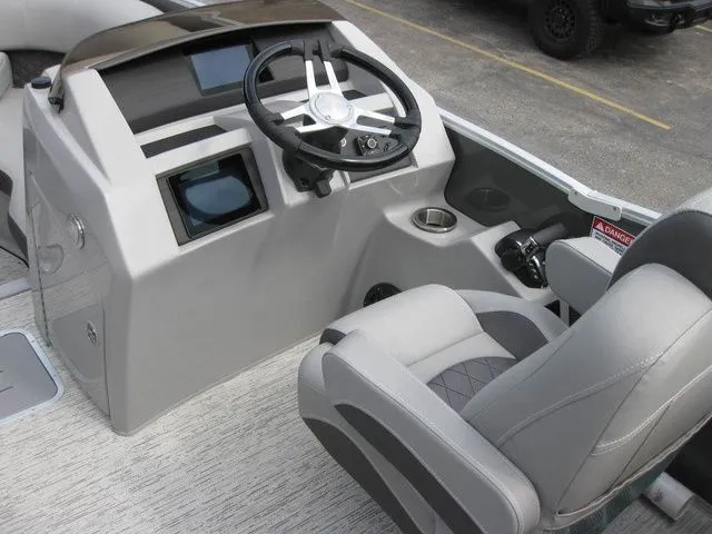 Slide: The Image of Bennington 23LTFBSE W/250 HP YAMAHA OB 2025 - 7