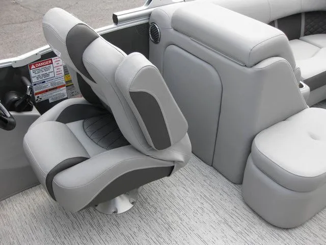 Slide: The Image of Bennington 23LTFBSE W/250 HP YAMAHA OB 2025 - 9