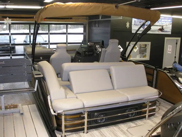 Slide: The Image of Bennington M Swingback 22 MSB 2026 - 8