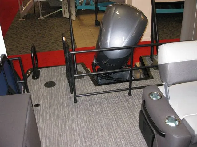 Slide: The Image of Viaggio Z22D TRI-TOON W/ YAMAHA F250XB MOTOR 2026 - 10