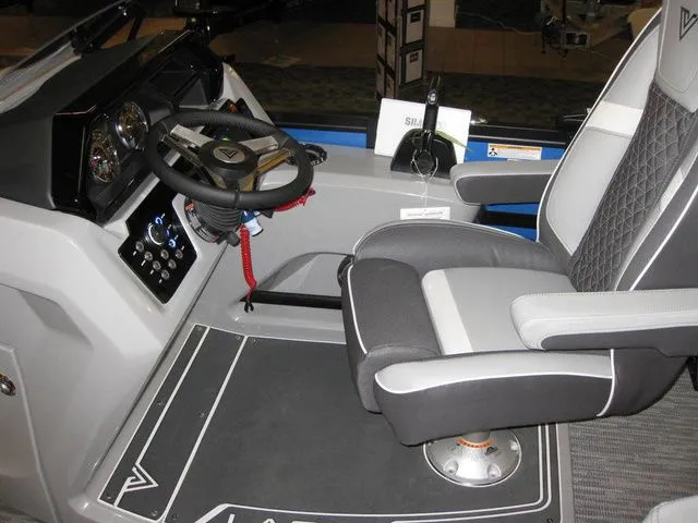 Slide: The Image of Viaggio Z22D TRI-TOON W/ YAMAHA F250XB MOTOR 2026 - 16