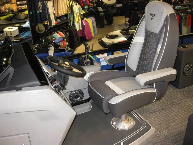 Slide: The Image of Viaggio Z22D TRI-TOON W/ YAMAHA F250XB MOTOR 2026 - 17