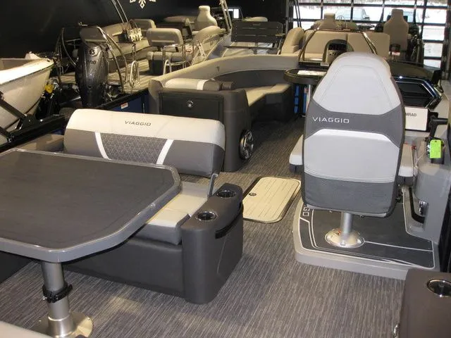 Slide: The Image of Viaggio Z22D TRI-TOON W/ YAMAHA F250XB MOTOR 2026 - 21