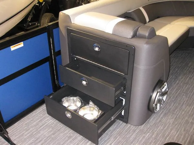 Slide: The Image of Viaggio Z22D TRI-TOON W/ YAMAHA F250XB MOTOR 2026 - 25