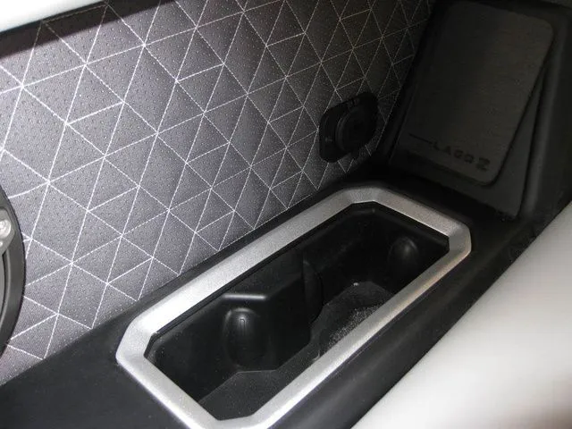 Slide: The Image of Viaggio Z22D TRI-TOON W/ YAMAHA F250XB MOTOR 2026 - 28