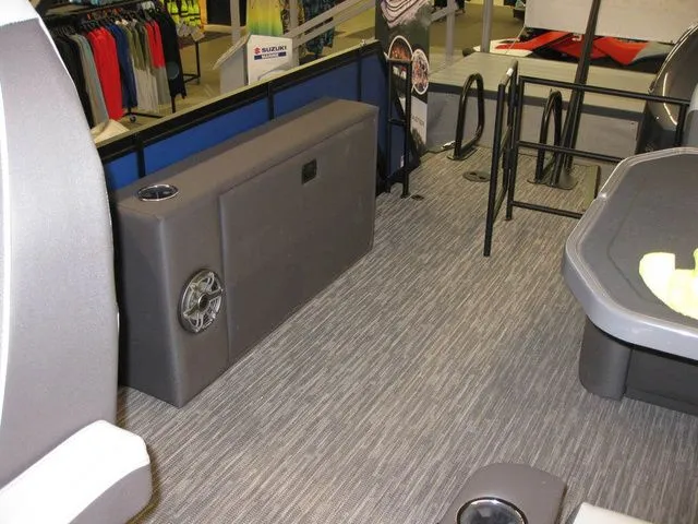 Slide: The Image of Viaggio Z22D TRI-TOON W/ YAMAHA F250XB MOTOR 2026 - 30