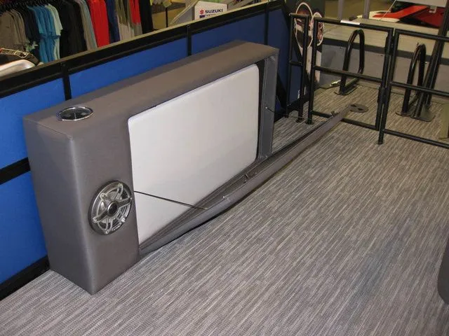 Slide: The Image of Viaggio Z22D TRI-TOON W/ YAMAHA F250XB MOTOR 2026 - 31