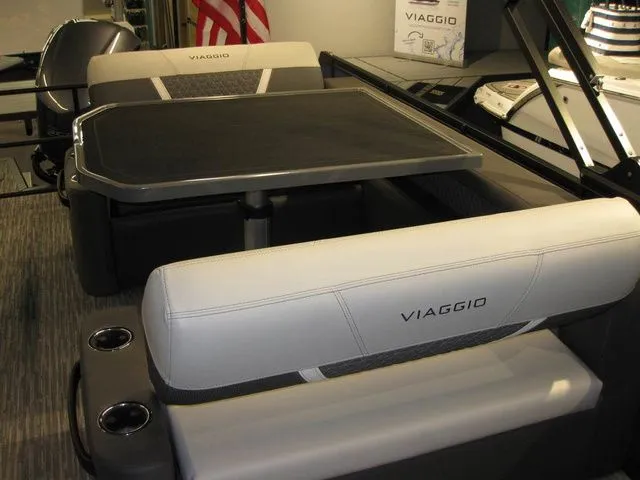 Slide: The Image of Viaggio Z22D TRI-TOON W/ YAMAHA F250XB MOTOR 2026 - 32