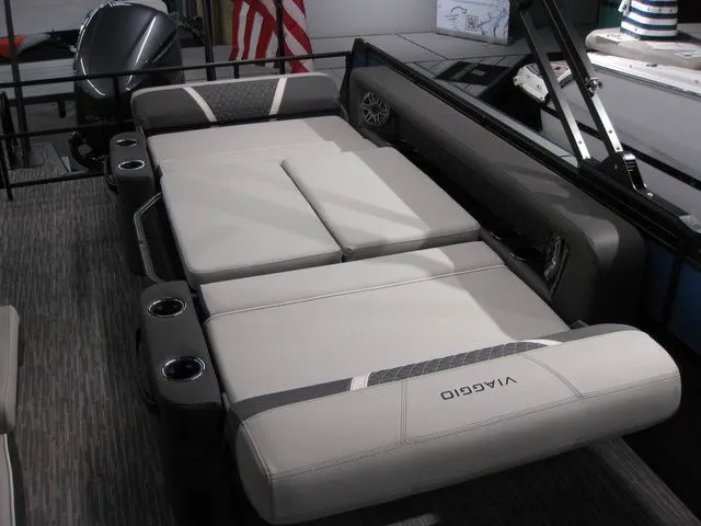 Slide: The Image of Viaggio Z22D TRI-TOON W/ YAMAHA F250XB MOTOR 2026 - 34