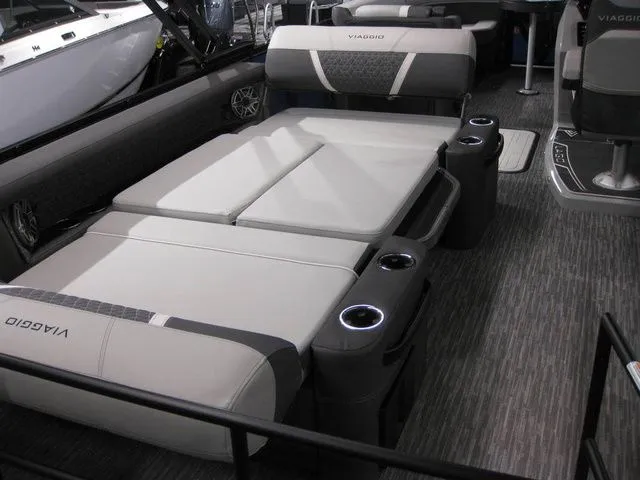 Slide: The Image of Viaggio Z22D TRI-TOON W/ YAMAHA F250XB MOTOR 2026 - 36