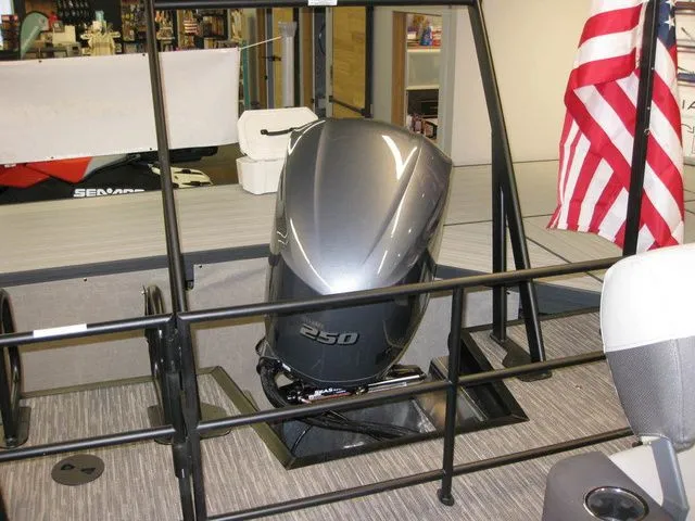 Slide: The Image of Viaggio Z22D TRI-TOON W/ YAMAHA F250XB MOTOR 2026 - 9