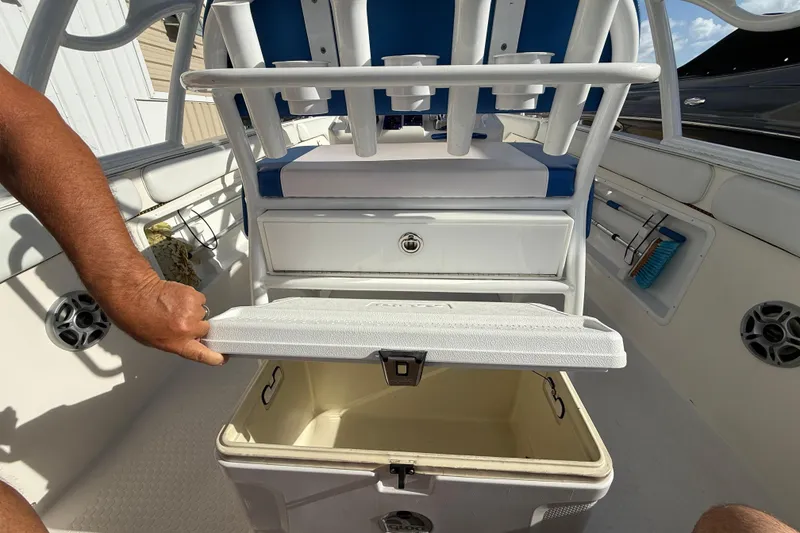 Slide: The Image of 2006 Concept 30 PF Open Fish boat interior with storage compartment open. - 14