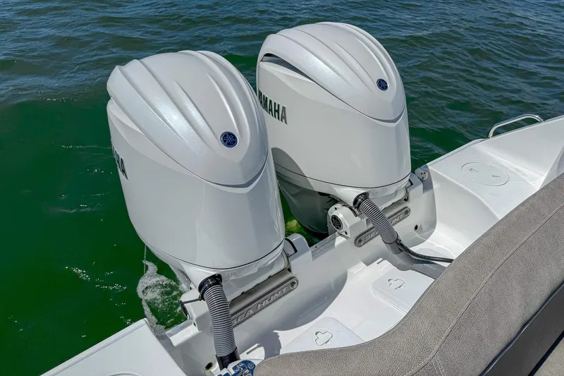 Slide: The Image of Twin Yamaha outboard engines on a 2025 Sea Hunt Ultra 275 SE boat in water. - 16