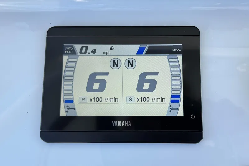 Slide: The Image of Yamaha display on 2025 Sea Hunt Ultra 275 SE showing autopilot and speed data. - 24