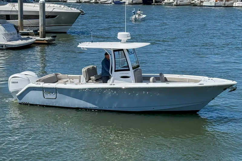 Slide: The Image of 2025 Sea Hunt Ultra 275 SE boat on water, featuring Yamaha engines. - 5