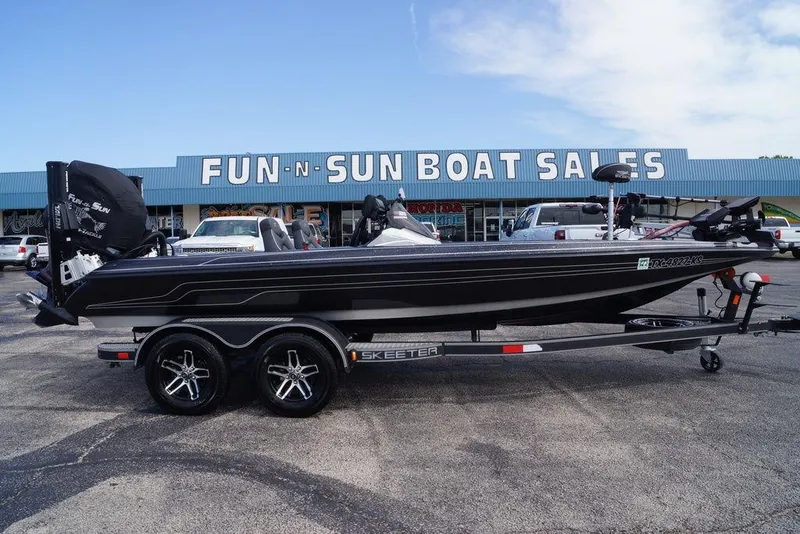 The Image of 2022 Skeeter ZX225 boat at Fun-N-Sun Boat Sales dealership. - 0
