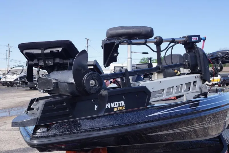 Slide: The Image of 2022 Skeeter ZX225 boat with Minn Kota Ultrex trolling motor and Garmin electronics. - 7