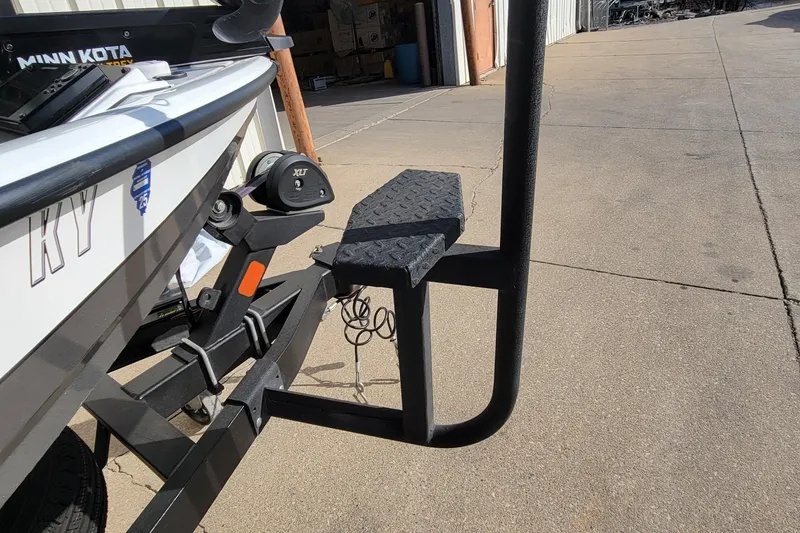 Slide: The Image of Humminbird fish finder on 2019 Vexus AVX1980 boat dashboard. - 28