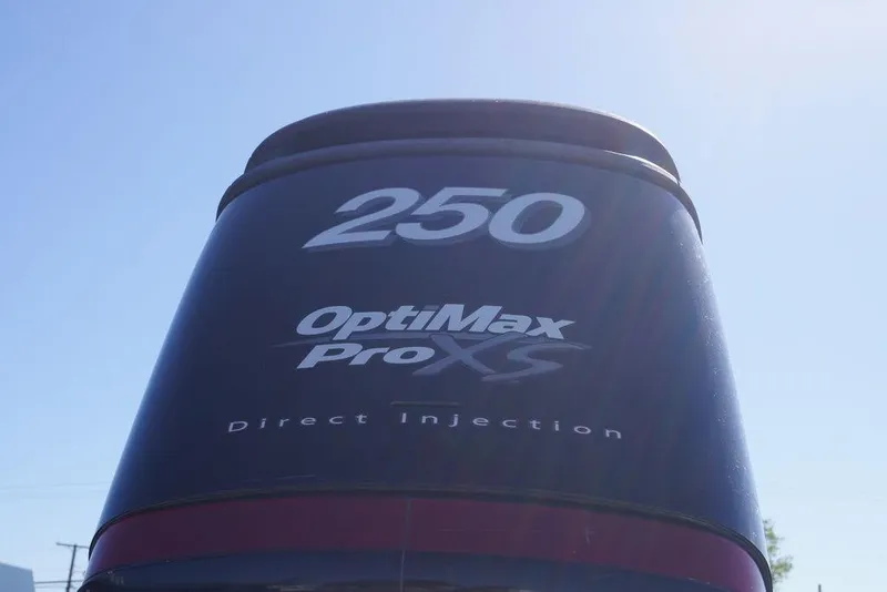 Slide: The Image of Bass Cat Cougar 2010 boat engine with OptiMax Pro XS 250 Direct Injection. - 18