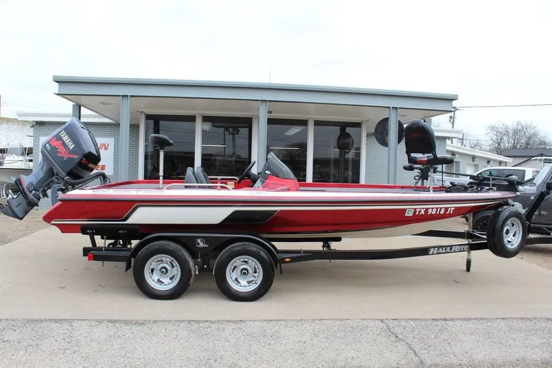 The Image of 2002 Skeeter ZX225 bass boat with Yamaha engine on trailer. - 1