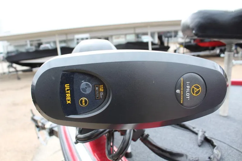 Slide: The Image of Trolling motor control panel on a 2002 Skeeter ZX225 boat, featuring Ultrex and i-Pilot systems. - 6