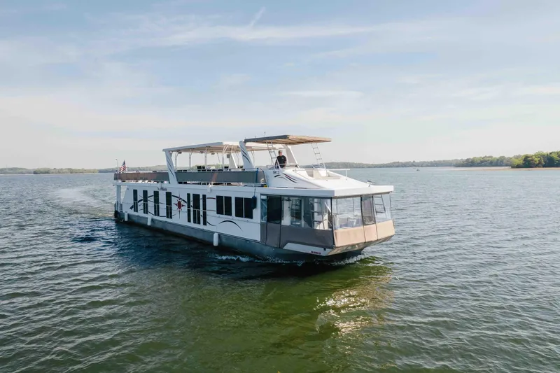 Slide: The Image of Houseboat Horizon 18x85, 2009 model, cruising on a serene lake under a clear sky. - 10
