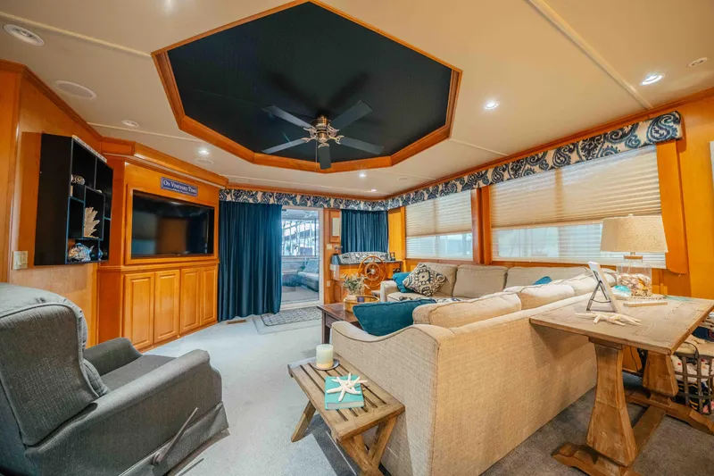 Slide: The Image of Luxurious 2009 Horizon 18x85 houseboat interior with cozy seating and elegant decor. - 42
