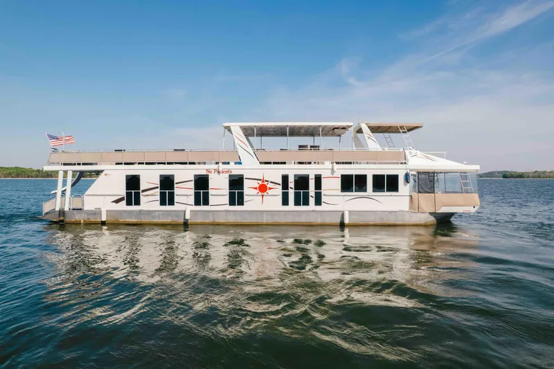 Slide: The Image of Houseboat Horizon 18x85, 2009 model, cruising on a serene lake under a clear blue sky. - 7