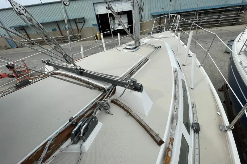 Slide: The Image of 1989 Catalina 30 sailboat deck with rigging in a marina setting. - 8
