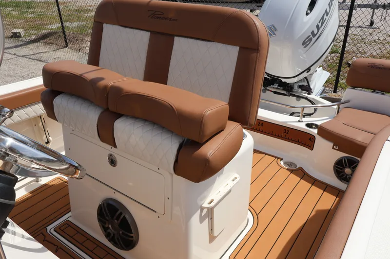 Slide: The Image of Pioneer 202 Sportfish 2024 - 14