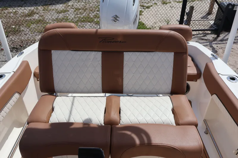 Slide: The Image of Pioneer 202 Sportfish 2024 - 15