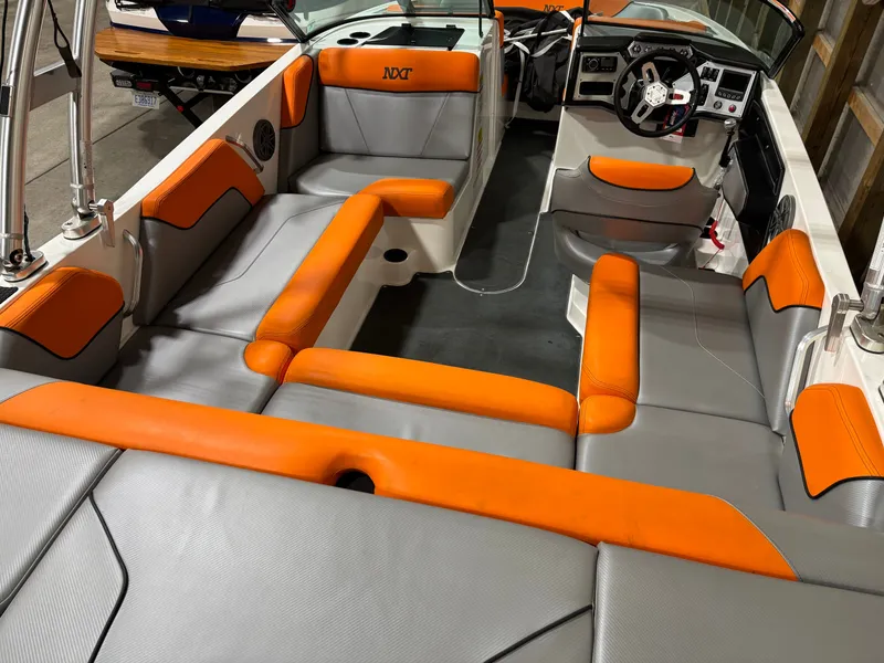 Slide: The Image of MasterCraft NXT20 2015 - 12