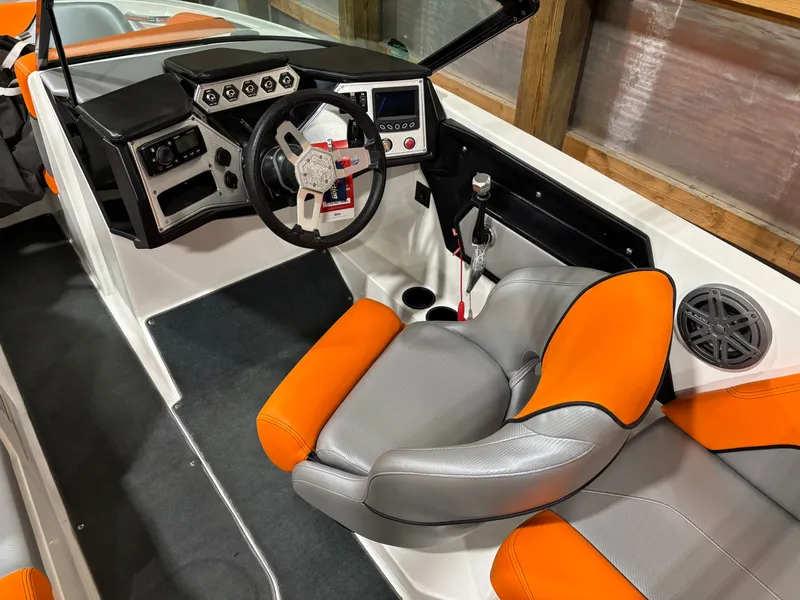 Slide: The Image of MasterCraft NXT20 2015 - 7