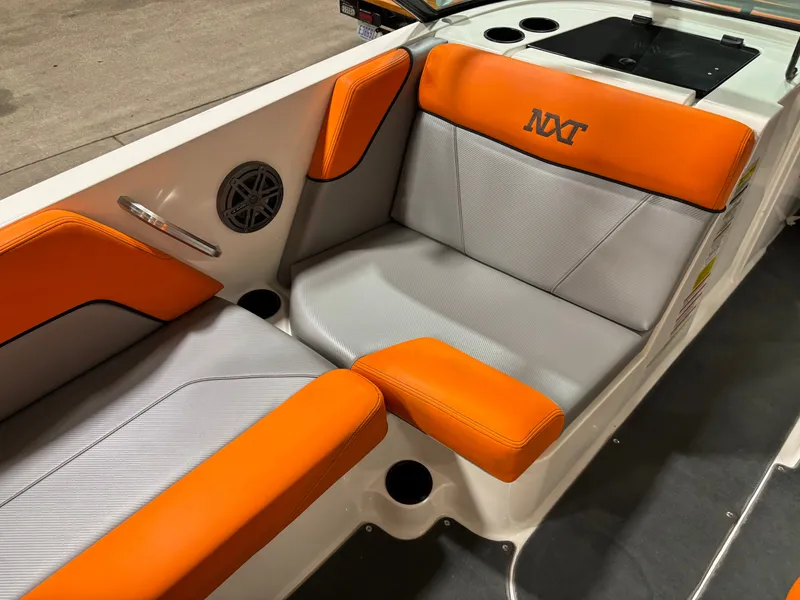 Slide: The Image of MasterCraft NXT20 2015 - 8