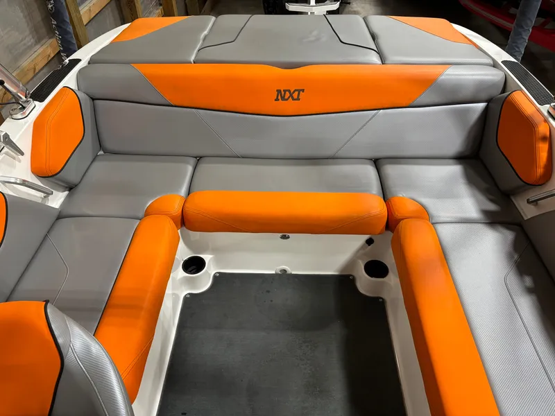 Slide: The Image of MasterCraft NXT20 2015 - 9