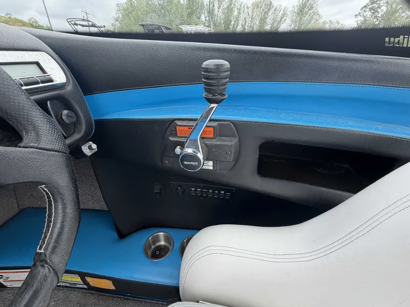 Slide: The Image of Malibu Wakesetter 23 LSV 2010 - 11