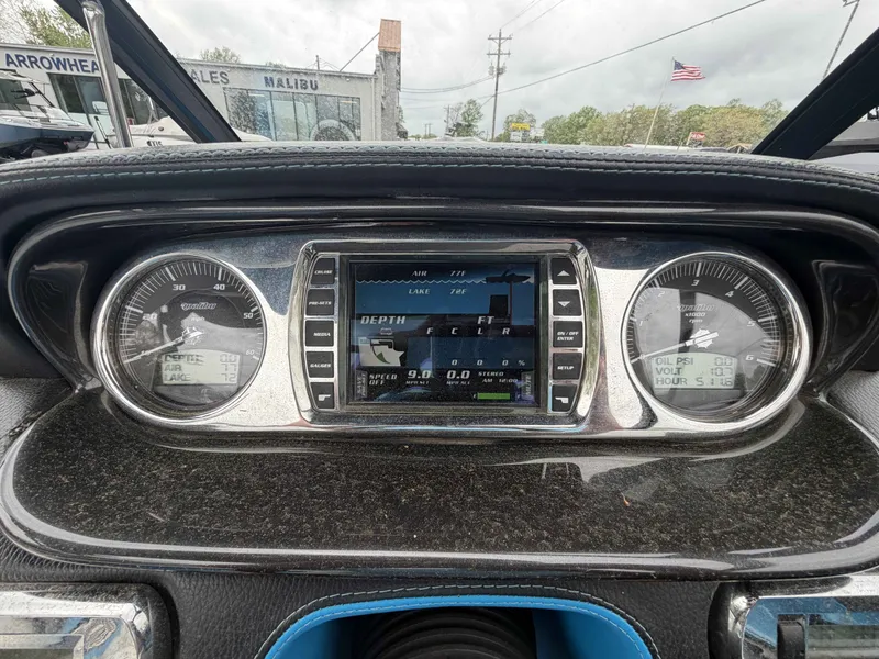 Slide: The Image of Malibu Wakesetter 23 LSV 2010 - 13