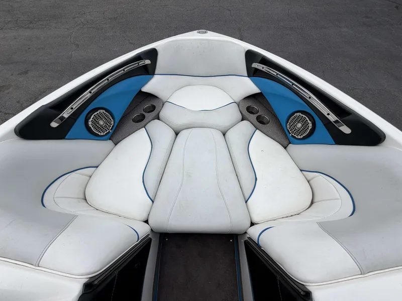 Slide: The Image of Malibu Wakesetter 23 LSV 2010 - 15