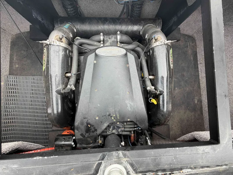 Slide: The Image of Malibu Wakesetter 23 LSV 2010 - 16