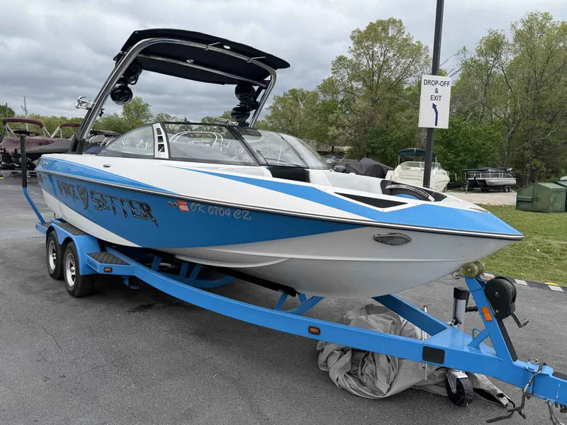 Slide: The Image of Malibu Wakesetter 23 LSV 2010 - 4