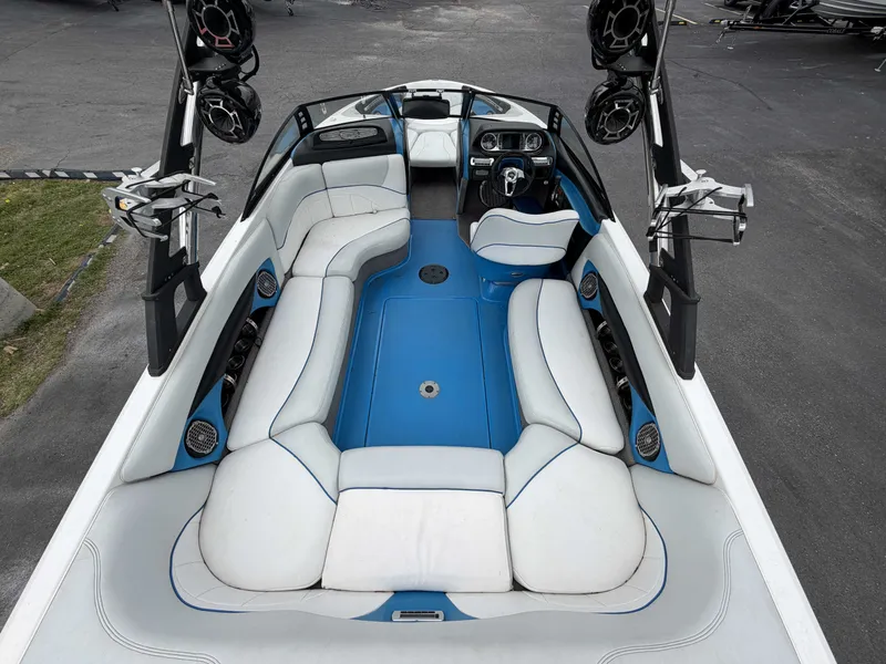 Slide: The Image of Malibu Wakesetter 23 LSV 2010 - 6