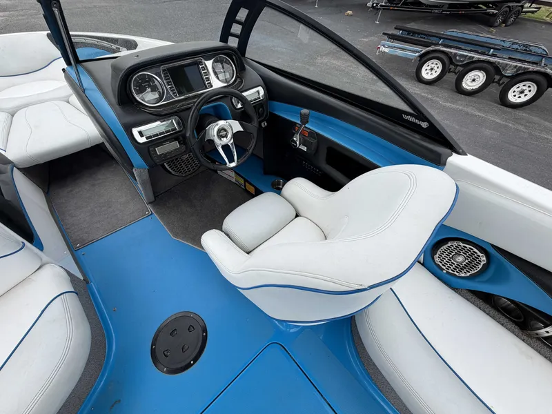 Slide: The Image of Malibu Wakesetter 23 LSV 2010 - 8