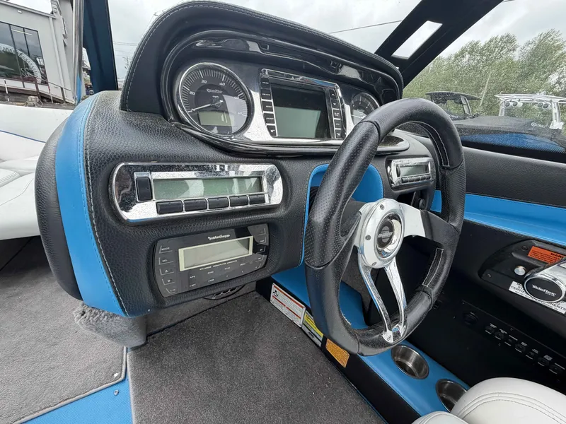 Slide: The Image of Malibu Wakesetter 23 LSV 2010 - 9