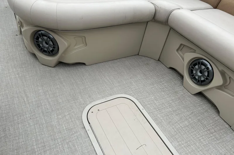 Slide: The Image of Minn Kota Terrova motor on 2023 Tahoe Pontoon GT 2385 RF boat, sunny day. - 16