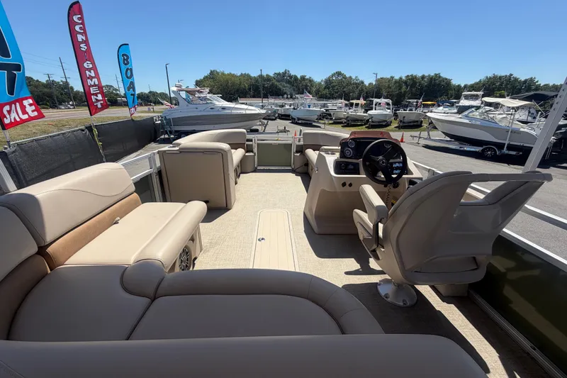 Slide: The Image of Interior view of 2023 Tahoe Pontoon GT 2385 RF boat. - 39