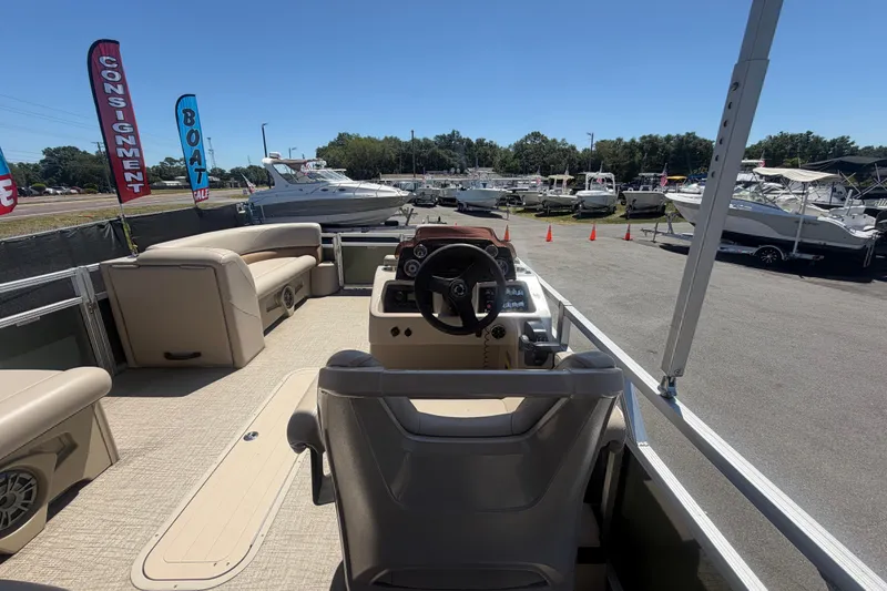 Slide: The Image of Interior view of 2023 Tahoe Pontoon GT 2385 RF boat. - 41