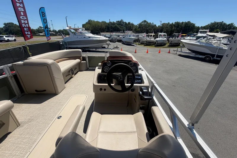 Slide: The Image of Interior view of 2023 Tahoe Pontoon GT 2385 RF boat. - 42