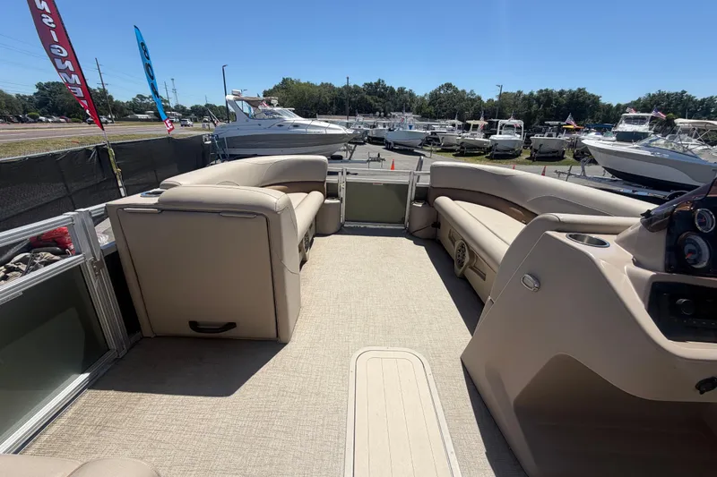 Slide: The Image of Tahoe GT 2385 RF 2023 - 56
