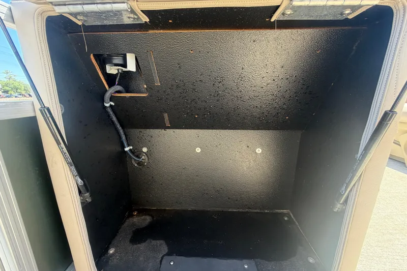 Slide: The Image of Tahoe GT 2385 RF 2023 - 60