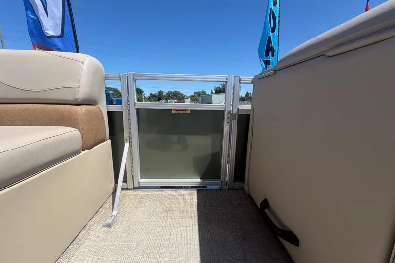 Slide: The Image of Tahoe GT 2385 RF 2023 - 61